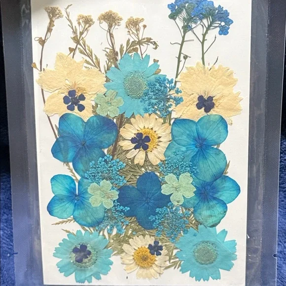 Pressed Blue & Cream Floral Art - Dried Flower Card - Picture 2 of 2